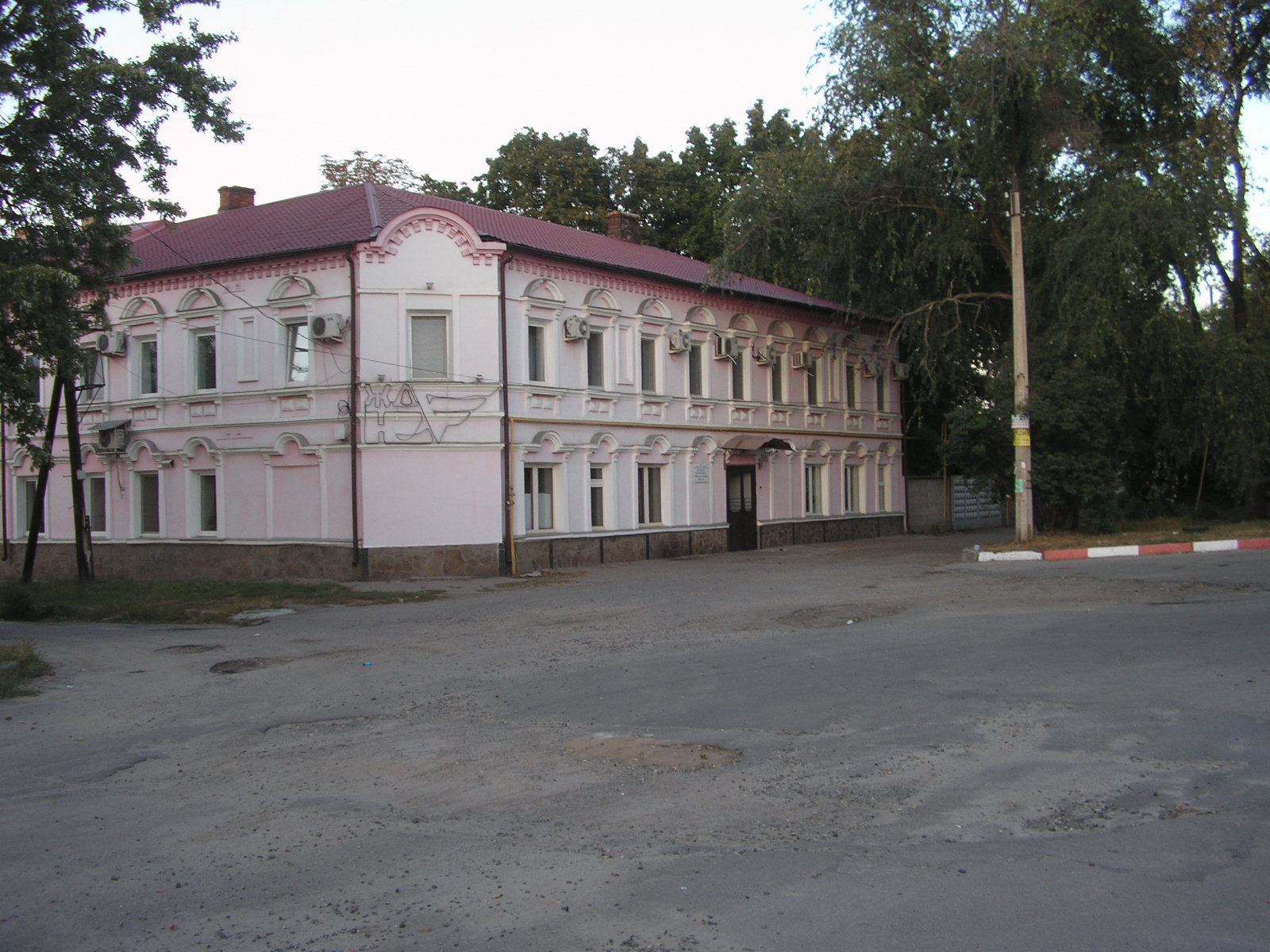 Дом отдыха локомотивных бригад депо "Октябрь". Безымянная площадь в начале улиц Сковородиновской и 1905-го года.